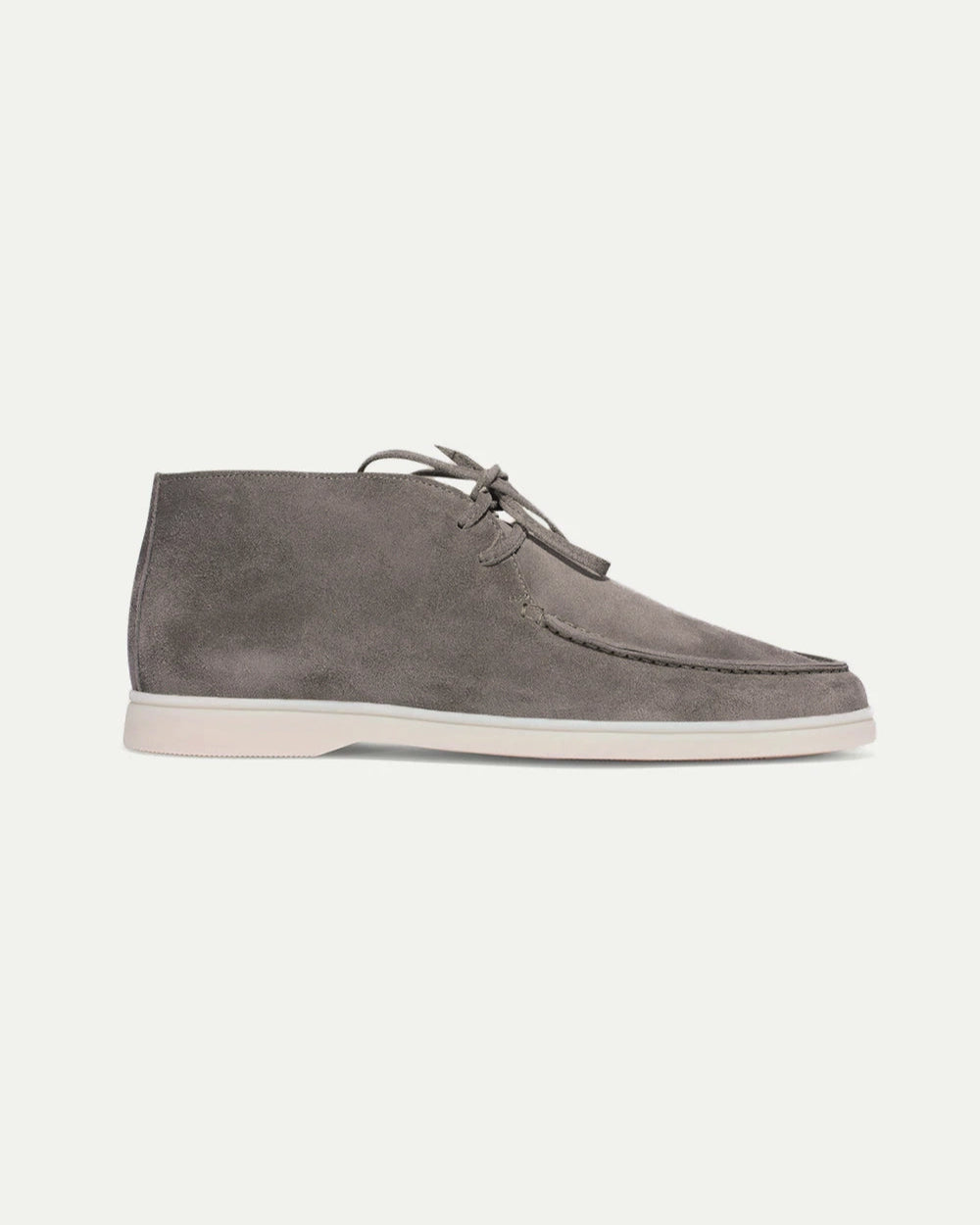 Harmaat loaferit nauhoilla