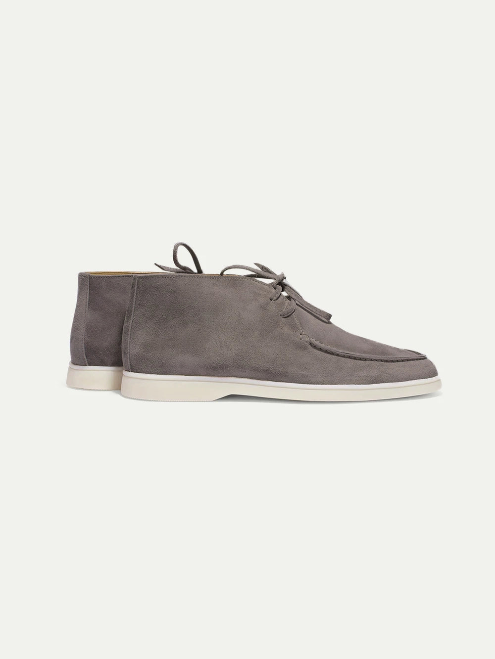 Harmaat loaferit nauhoilla