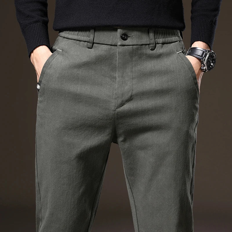 Classic Fit Housut
